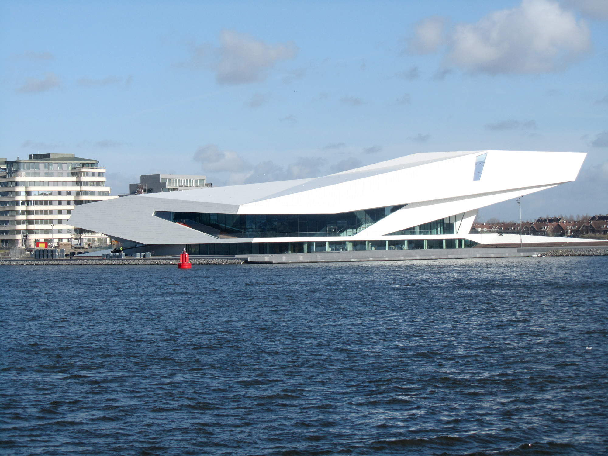 L’EYE Filmmuseum sulla riva nord dell’IJ