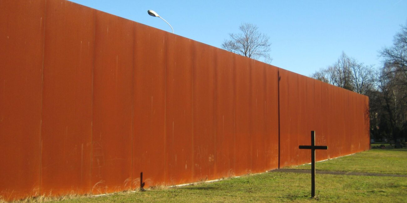 Il tratto conservato del Muro alla Gedenkstätte Berliner Mauer