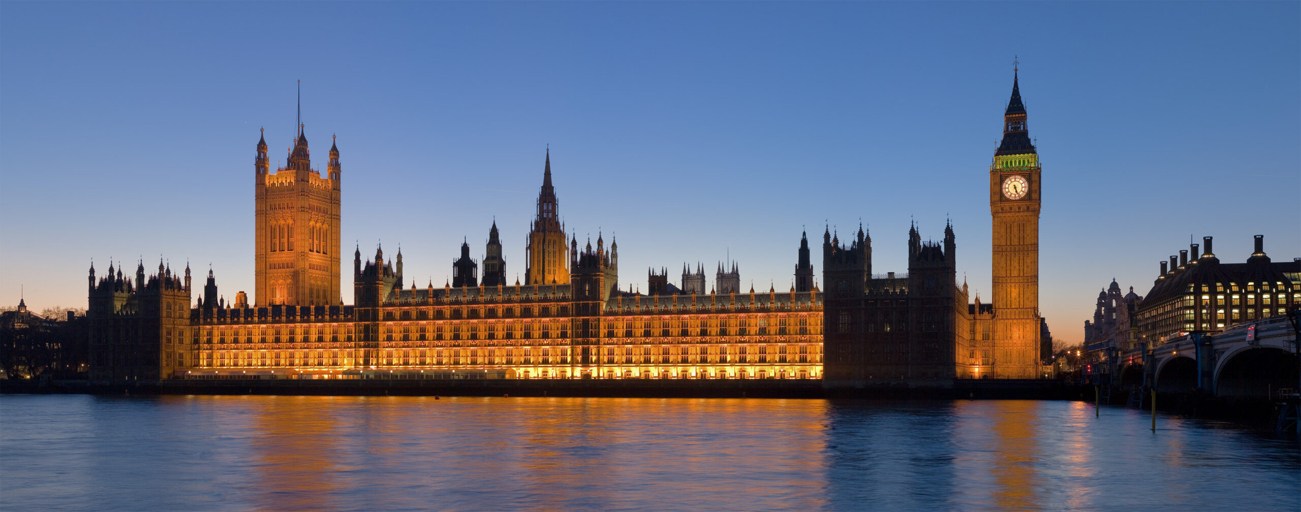 Il Palace of Westminster con la torre del Big Ben sul Tamigi