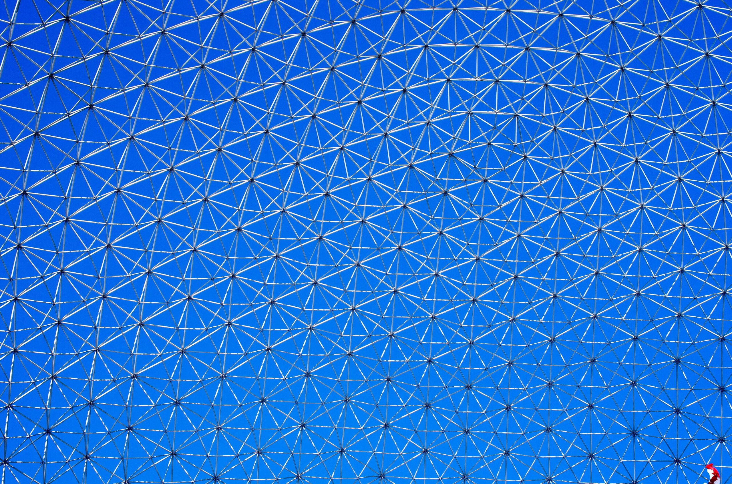 La cupola geodetica di Buckminster Fuller, all’isola Sainte-Hélène