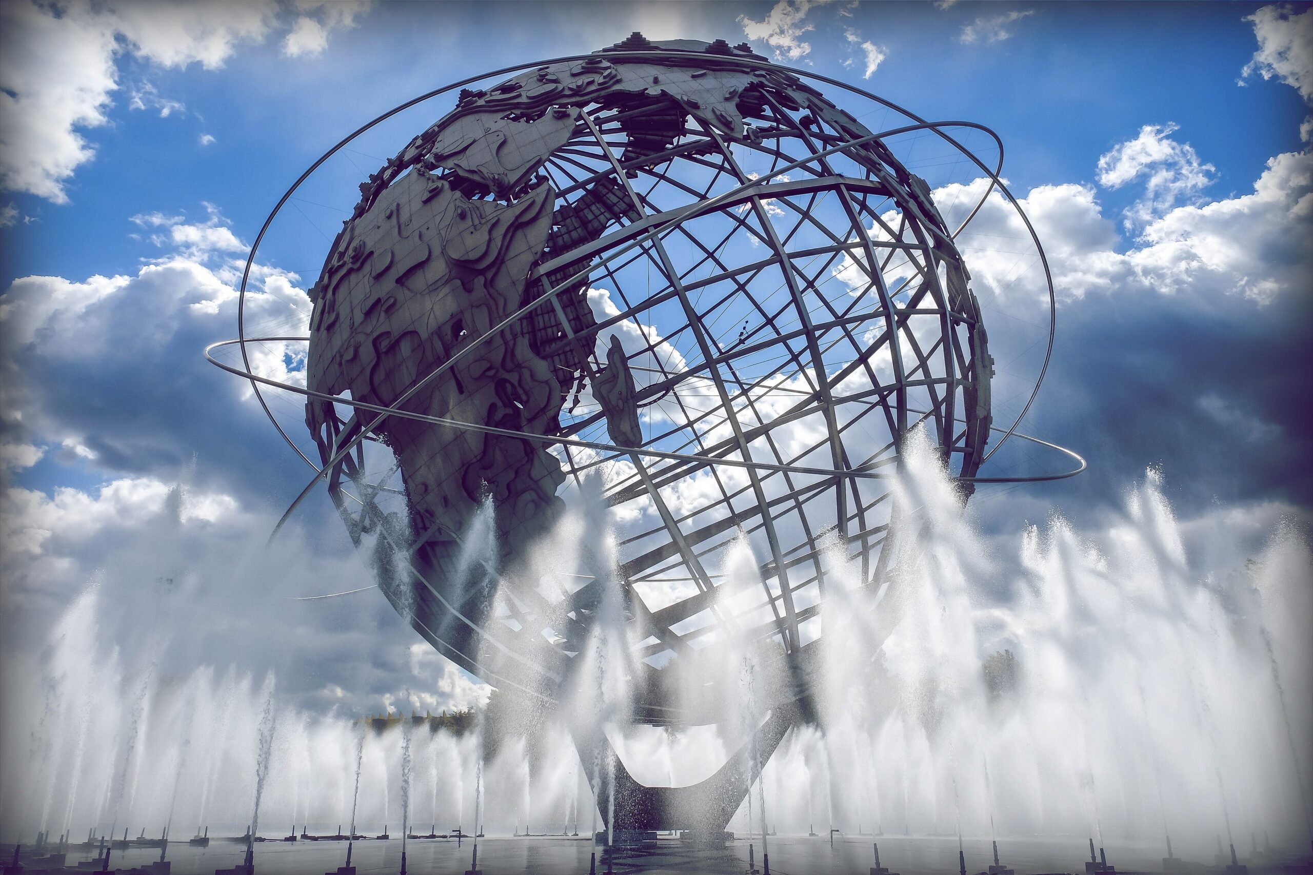 Il globo d’acciaio dell’Esposizione universale del 1964, a Flushing Meadows