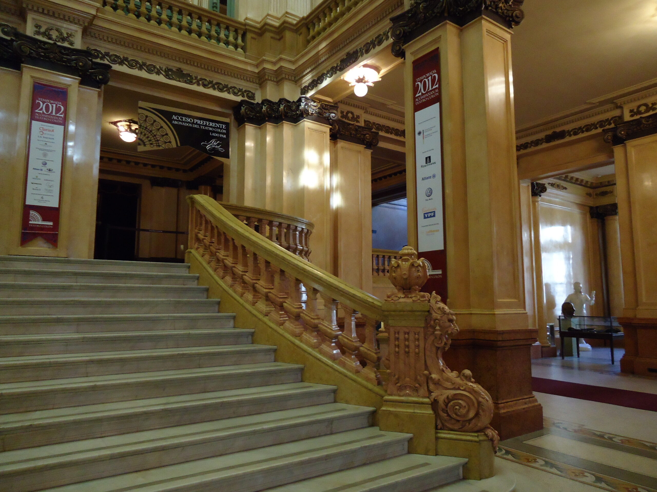 La sala del Teatro Colón, fra i teatri d’opera più acustici al mondo