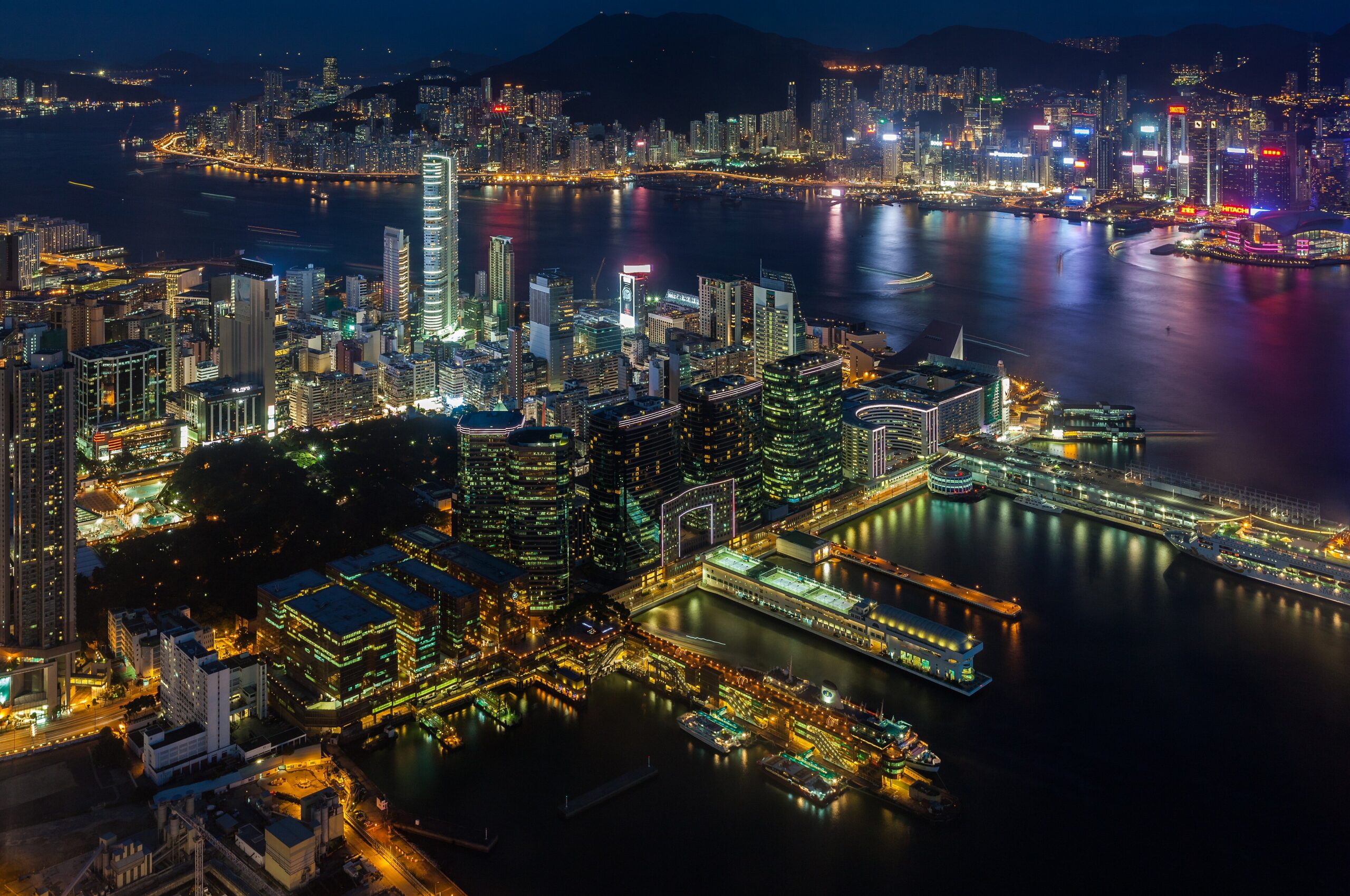 Victoria Harbour e i grattacieli di Hong Kong
