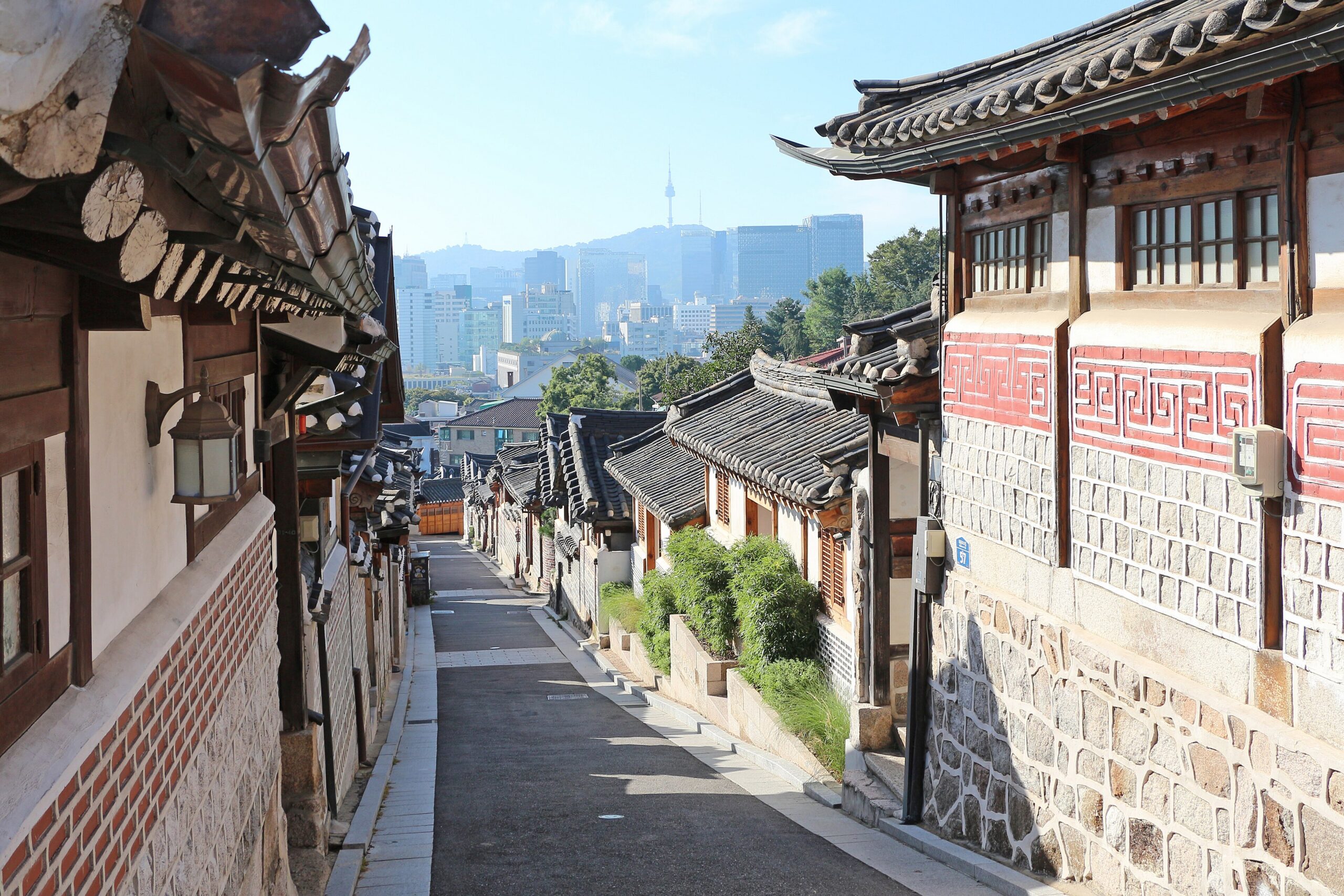 I tetti tradizionali delle case hanok di Bukchon