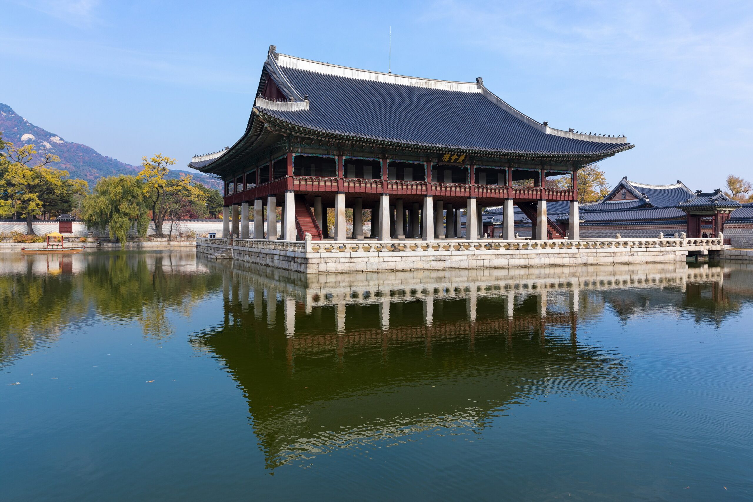 Il padiglione Gyeonghoeru, sede dei banchetti reali a Gyeongbokgung