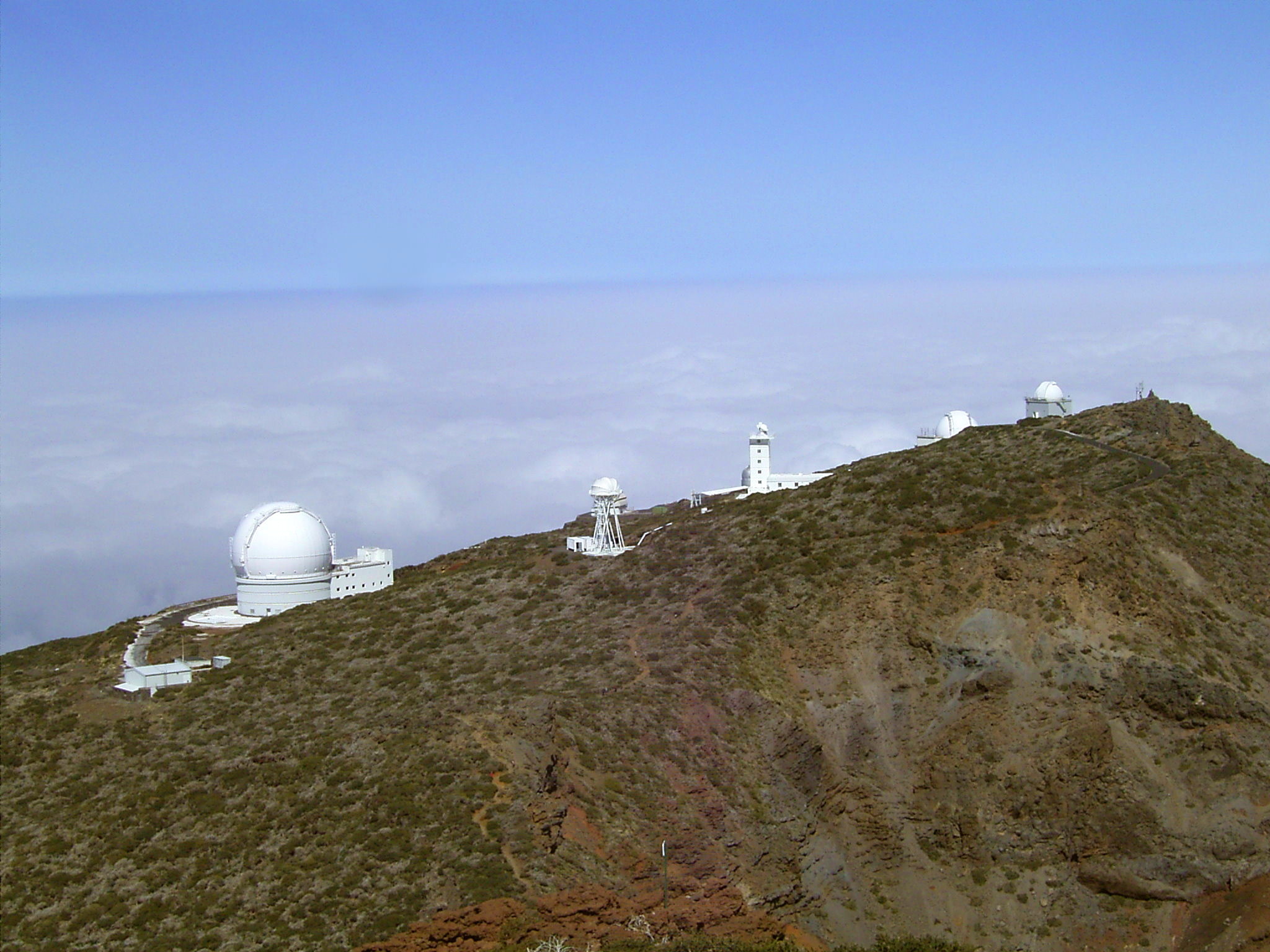 I telescopi dell’osservatorio del Roque de los Muchachos, a 2.400 metri
