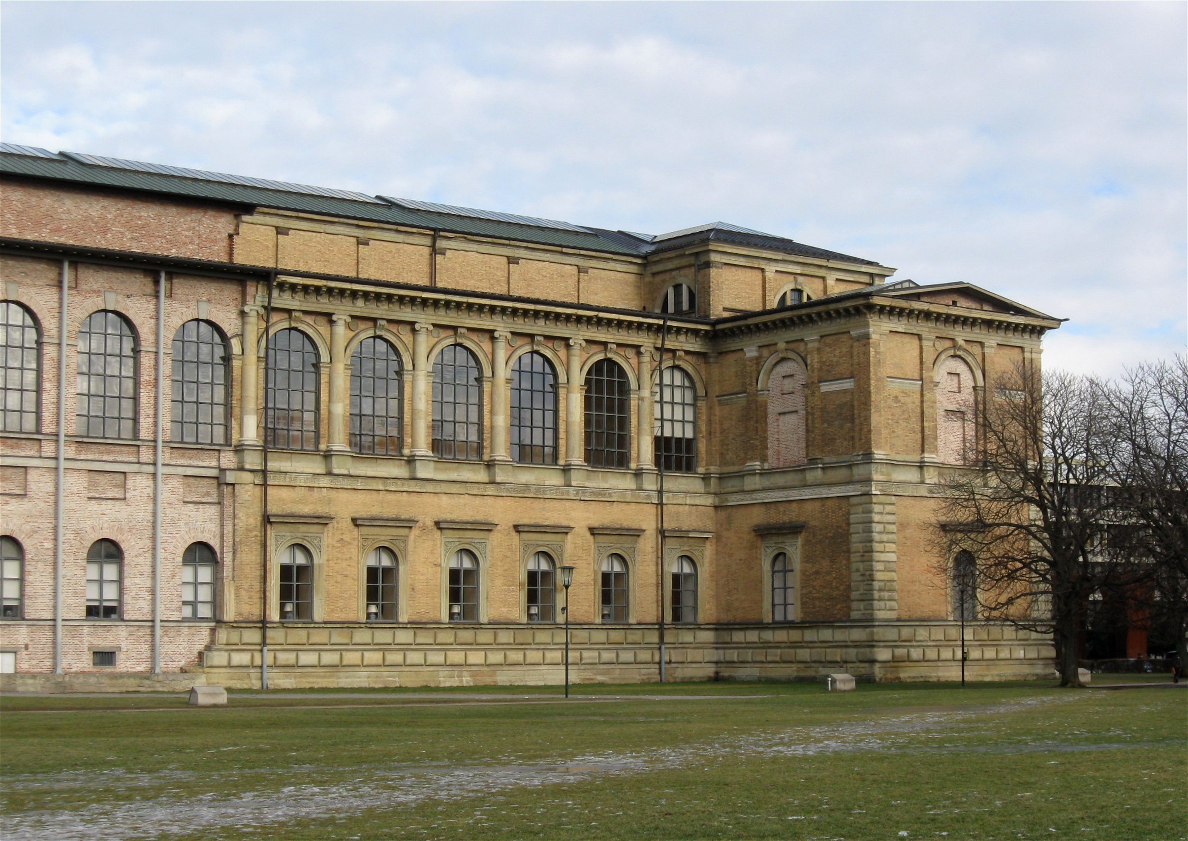 L’edificio dell’Alte Pinakothek nel Kunstareal