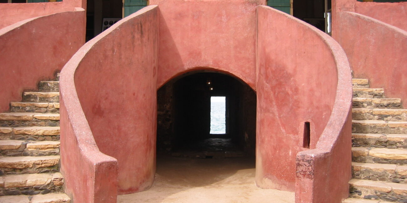 Le case coloniali color ocra dell’isola di Gorée