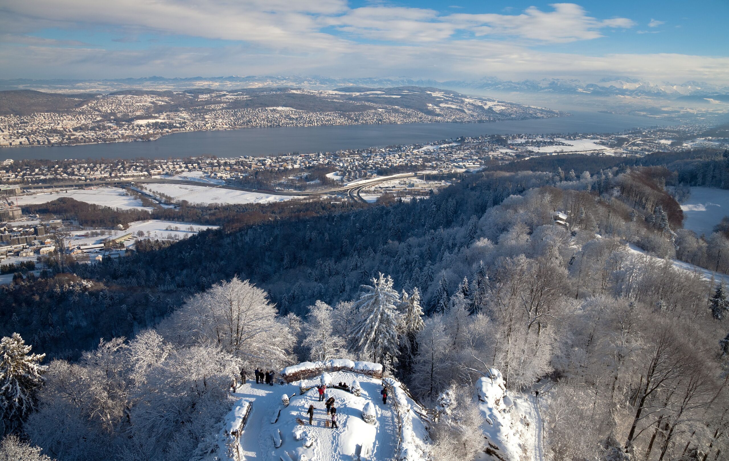 La città e il lago visti dalla cima dell’Uetliberg